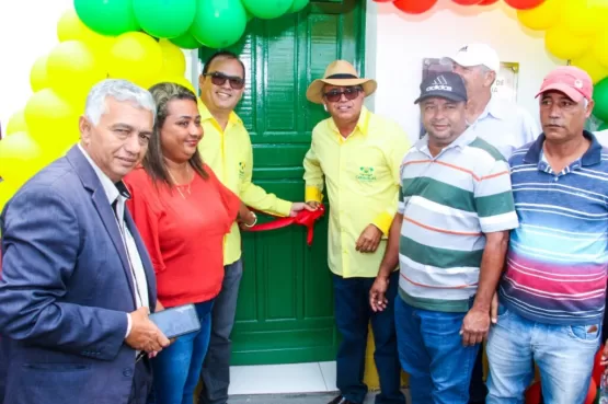 Prefeito Silvio Ramalho entrega várias obras a moradores de Ponta de Areia