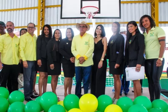 Prefeito Silvio Ramalho entrega várias obras a moradores de Ponta de Areia