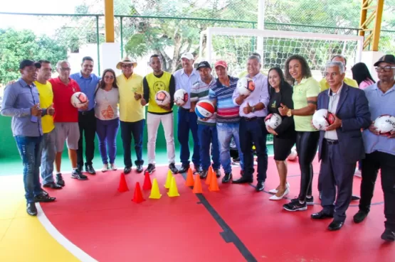 Prefeito Silvio Ramalho entrega várias obras a moradores de Ponta de Areia