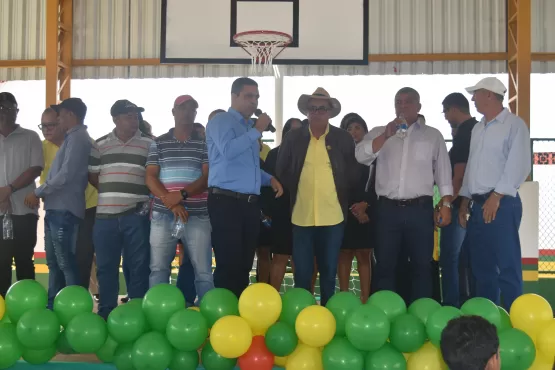 Prefeito Silvio Ramalho entrega várias obras a moradores de Ponta de Areia