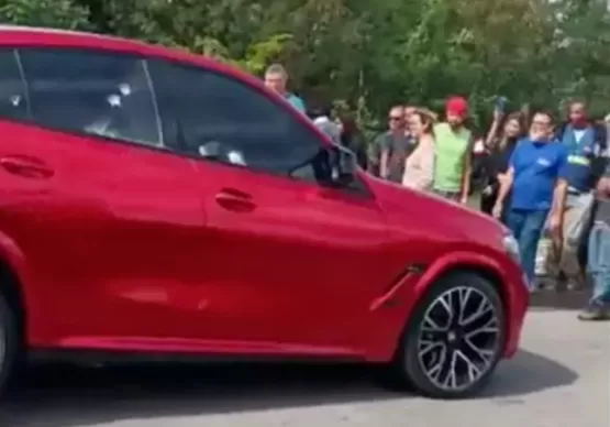 Homem é executado com mais de 80 tiros dentro de BMW blindada