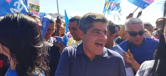 Prefeita Luciana acompanhada do deputado Robinho recepcionam ACM Neto e comitiva