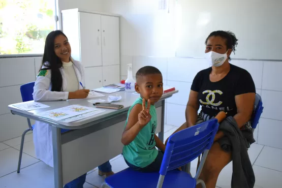 Moradores de Juerana recebem atendimentos oftalmológicos, de especialidades de saúde e serviços sociais