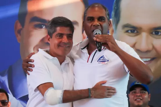 Prefeito Robertinho recepciona ACM Neto e apresenta seus futuros candidatos à população de Mucuri