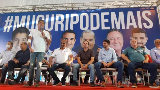 Prefeito Robertinho recepciona ACM Neto e apresenta seus futuros candidatos à população de Mucuri