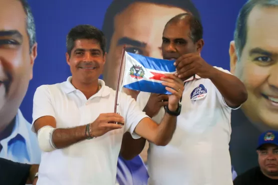 Prefeito Robertinho recepciona ACM Neto e apresenta seus futuros candidatos à população de Mucuri