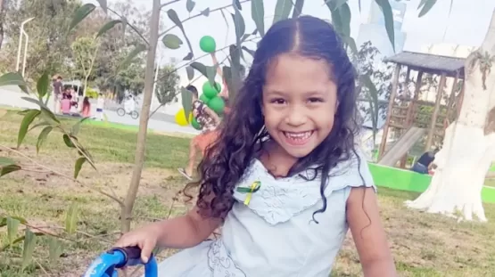 Criança com paralisia cerebral precisa de ajuda para realizar cirurgia urgente