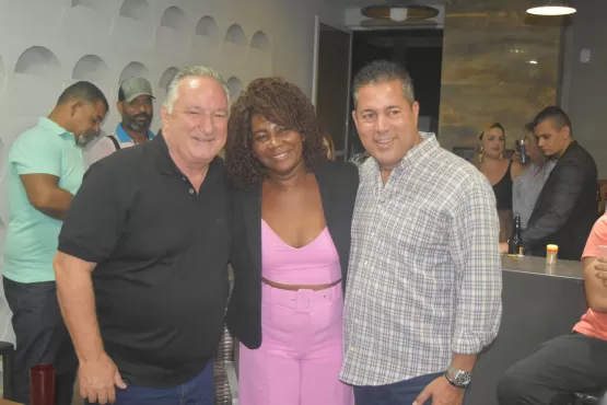 Léo Brito declara apoio a ACM Neto e apresenta seus candidatos a deputados