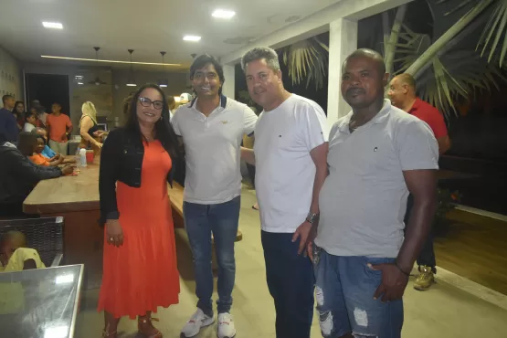 Léo Brito declara apoio a ACM Neto e apresenta seus candidatos a deputados