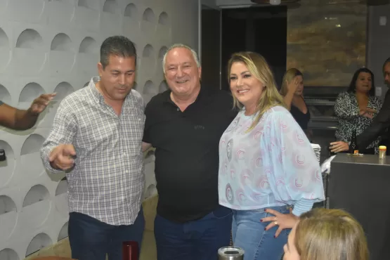 Léo Brito declara apoio a ACM Neto e apresenta seus candidatos a deputados