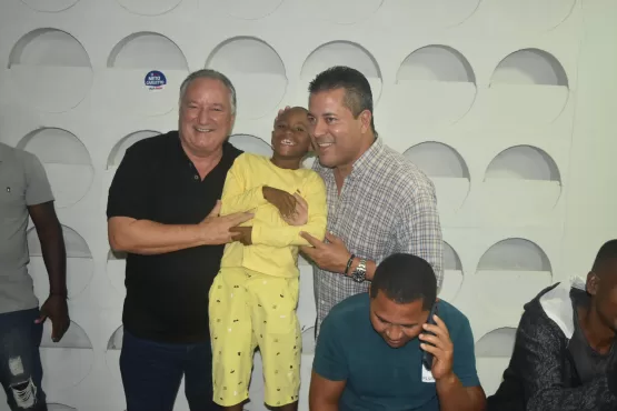 Léo Brito declara apoio a ACM Neto e apresenta seus candidatos a deputados