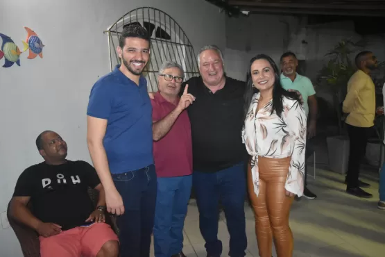 Léo Brito declara apoio a ACM Neto e apresenta seus candidatos a deputados