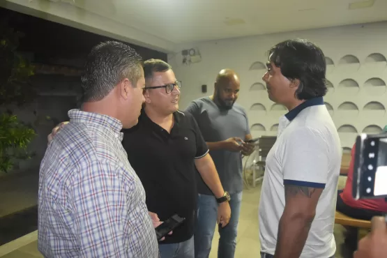 Léo Brito declara apoio a ACM Neto e apresenta seus candidatos a deputados