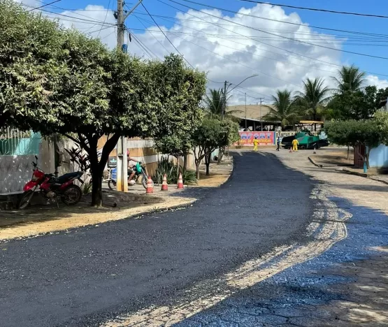 Asfalto da Avenida Sady Teixeira vai ligar Praça da Rodoviária à saída de Batinga; Mildson Medeiros comemora