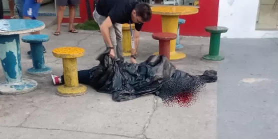 Vídeo - Servidor público é morto a tiros em ponto de ônibus no Centro de Porto Seguro