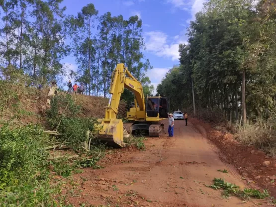 A pedido de Mildson, Embasa e Scopel iniciam manutenção em redes de água e esgoto como preparação para asfalto até novo cemitério