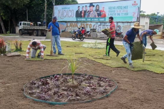 Equipes prosseguem com revitalização da Avenida Padre Anchieta, em Teixeira de Freitas