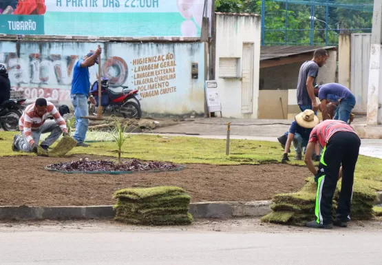 Equipes prosseguem com revitalização da Avenida Padre Anchieta, em Teixeira de Freitas