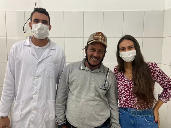 Prefeitura de Medeiros Neto entrega inúmeras próteses dentárias à população, na Campanha Medeiros Sorridente