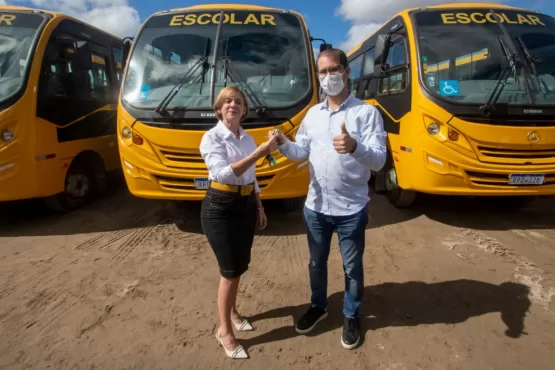 Prefeitura de Teixeira de Freitas realiza entrega de transporte escolar nesta quarta, 13