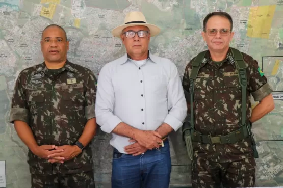 Teixeira de Freitas recebe representantes do Exército Brasileiro e é felicitado pelo número de alistados