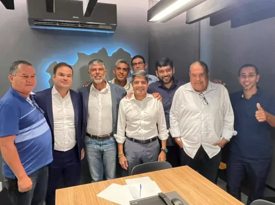 Ao lado de Sandro Régis, lideranças municipais declaram apoio a ACM Neto e Cacá Leão