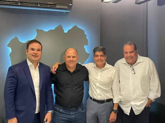 Ao lado de Sandro Régis, lideranças municipais declaram apoio a ACM Neto e Cacá Leão