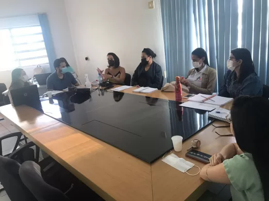 Projeto de implantação da assistência à saúde da mulher que vive com HIV é discutido em reunião no Hospital São José