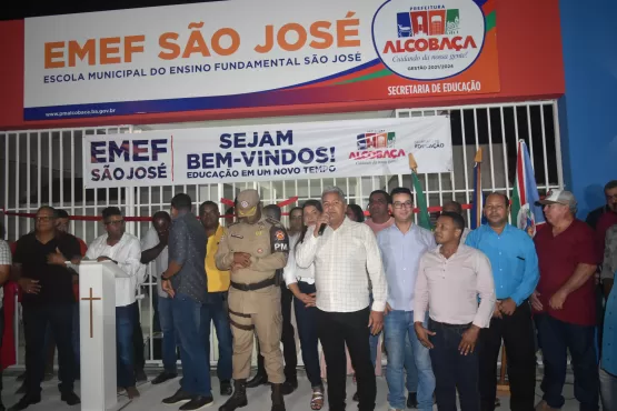 Prefeito Zico de Baiato inaugura escola com disciplina militar no São José de Alcobaça