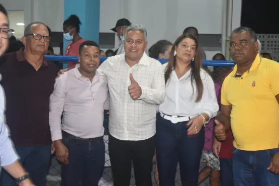 Prefeito Zico de Baiato inaugura escola com disciplina militar no São José de Alcobaça