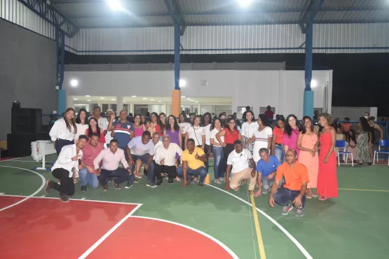 Prefeito Zico de Baiato inaugura escola com disciplina militar no São José de Alcobaça