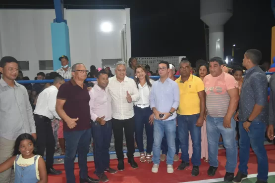 Prefeito Zico de Baiato inaugura escola com disciplina militar no São José de Alcobaça