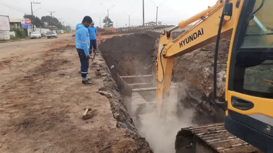 Presença de rochas provoca atrasos no andamento das obras do sistema de macrodrenagem pluvial em Itabatã