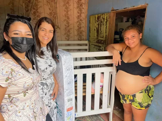 Medeiros Neto: Prefeitura realiza entrega de diversos kits para as mães e gestantes do programa Criança Feliz