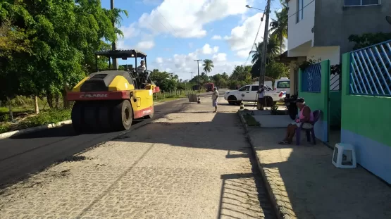 Avenida principal de Barra de Caravelas está sendo asfaltada