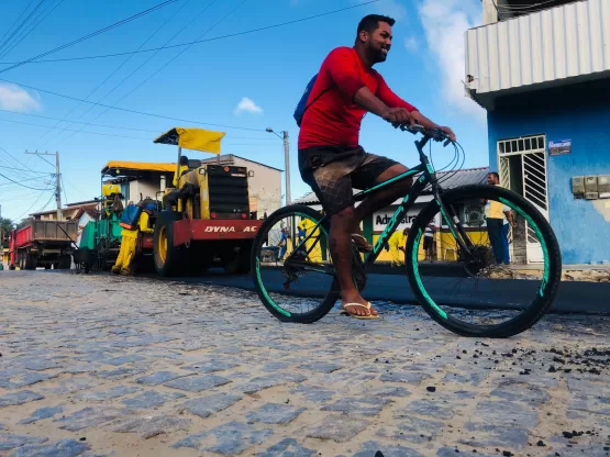 Avenida principal de Barra de Caravelas está sendo asfaltada