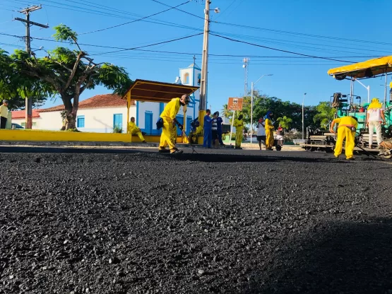 Avenida principal de Barra de Caravelas está sendo asfaltada