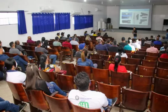 Prefeitura de Teixeira realiza formação com agentes de portaria e auxiliares de disciplina de instituições de ensino