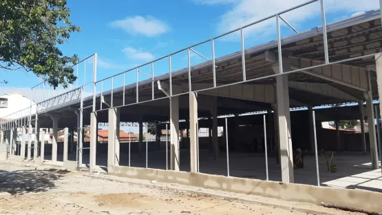 Obras dos Mercados de Mucuri e Itabatã avançam e já estão melhorando as expressões urbanísticas do Município