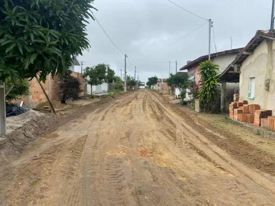 Prefeitura de Medeiros Neto inicia obras do calçamento em Santa Luzia do Norte