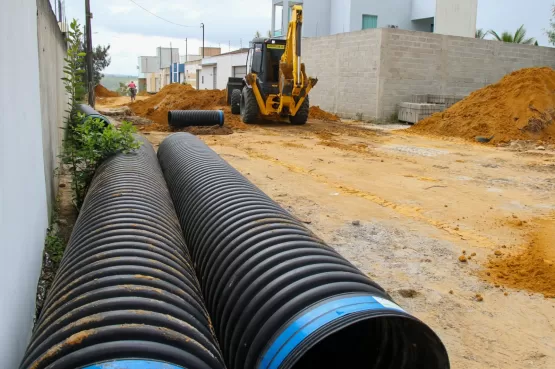 Prefeitura de Teixeira de Freitas segue com obras de drenagem no bairro Mirante do Rio