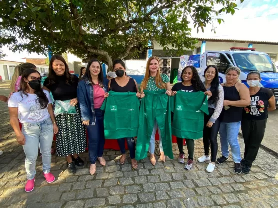 Hospital de Medeiros Neto recebe mais de um mil uniformes fruto da parceria entre Prefeitura Municipal, Usina Santa Maria e Corcovado