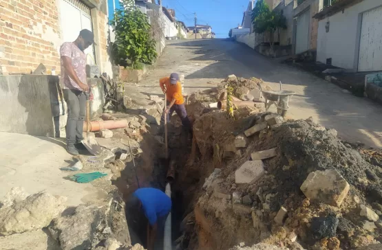 Prefeitura investe em obras de saneamento básico nos bairros de Teixeira de Freitas