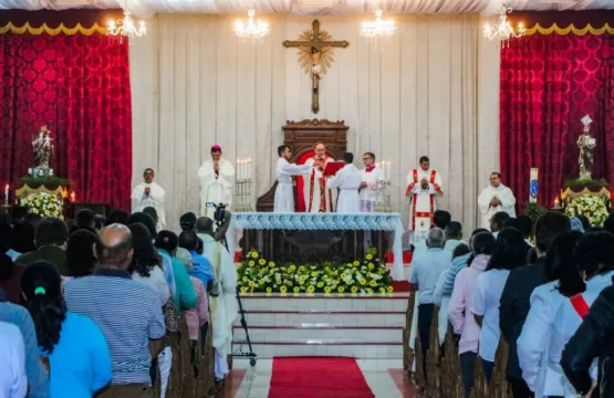 Prefeito Robertinho participa da celebração do Jubileu de Diamante da Diocese de Teixeira de Freitas/Caravelas