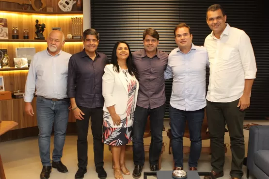 Mais dois prefeitos declaram apoio a ACM Neto
