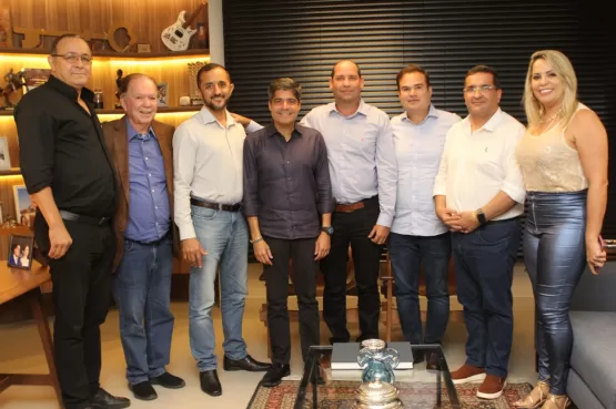 Mais dois prefeitos declaram apoio a ACM Neto