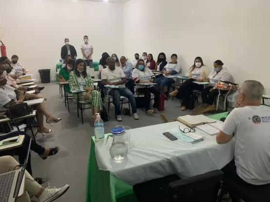 Servidores da rede municipal de educação participam de formação em gestão escolar