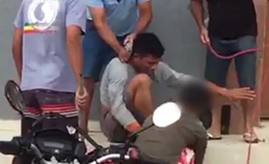 Assaltante é agredido e amarrado por populares em Teixeira de Freitas