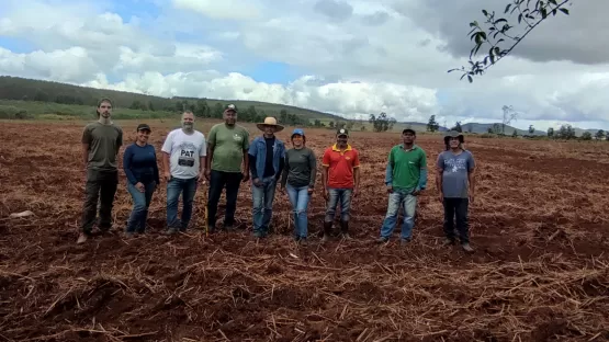 Prefeitura de Teixeira implanta unidade demonstrativa do PAT da mandiocultura na comunidade Fábio Santos