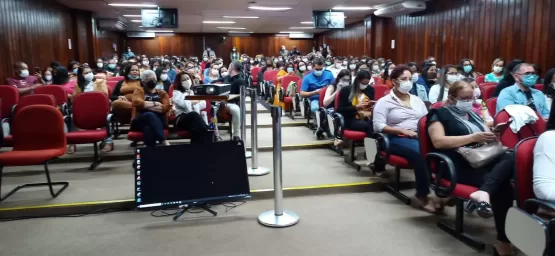 Prefeitura de Medeiros Neto participa do 3º Encontro de Formação Continuada com dirigentes e equipes técnicas municipais de Educação